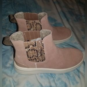 Hey Dude Women's Vic Suede Rose Dust 11M - NWT